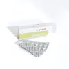 25-08-kn-pr-Produkt-NADH-Single-01AR506428 Eine Schachtel mit der Aufschrift kingnature NADH Vida, davor eine silberne Blisterpackung mit Tabletten auf weißem Hintergrund.