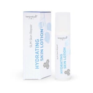 Hydrating Skin Lotion, SLM, kingnature, Skin Lotion, Feuchtigkeitspflege, trockene Haut, gereizte Haut, pflegt, befeuchtet, Mandelöl, Mangobutter, Innovative Naturkosmetik, dermatologisch getestet, klinisch bestätigt, 200ml, langfristige Befeuchtung, Regeneration der Haut, keine Tierversuche, Naturkosmetik, Vegan, natürliche Pflege, Lipid Matrix, kein Wash out Effect, einmassieren, gut verstreiche, leicht parfümiert, Studie belegt, Studie, ohne Alkohol, Ohne Silikon, ohne Aluminium, Ohne Parabene, schonende Herstellung, Pumpstösse, blau, weiss, Blatt, Verpackung, swiss made