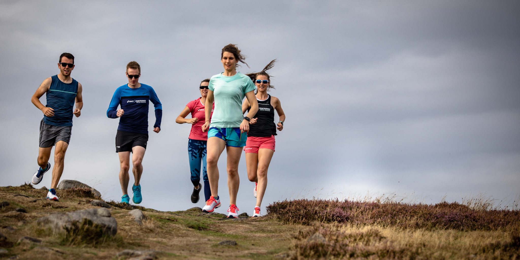 Frauen und Männer beim Joggen