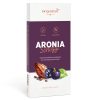 Eine Schokoladenverpackung mit der Aufschrift ARONIA Schoggi zeigt Bilder von Aroniabeeren und Schokolade. Der vegane, sojafreie Genuss mit 66 % Kakaoanteil wird in der Schweiz hergestellt und präsentiert sich in einem weiß-violetten Design, das die natürlichen Zutaten hervorhebt.