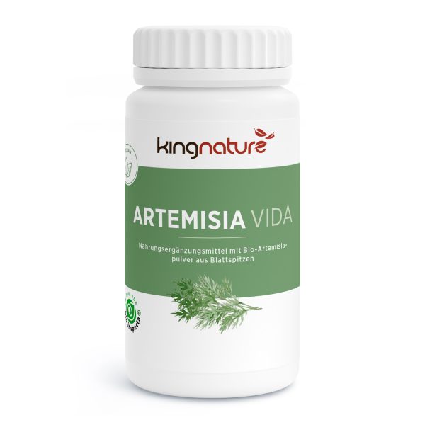 Eine weiße Flasche mit der Aufschrift „kingnature ARTEMISIA VIDA“ und einem grünen Bereich mit einer Abbildung von Artemisia-Blättern. Das Etikett weist darauf hin, dass es sich um ein Nahrungsergänzungsmittel mit Bio-Artemisia-Blattpulver handelt.