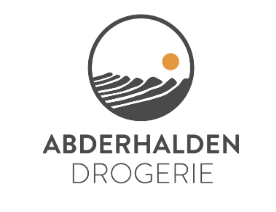 Das Logo der Drogerie Abderhalden in Wattwil besteht aus einer kreisförmigen Grafik mit stilisierten Hügeln und einer Sonne in Schwarz und Orange. Der Firmenname erscheint darunter in fetten, dünnen Großbuchstaben.