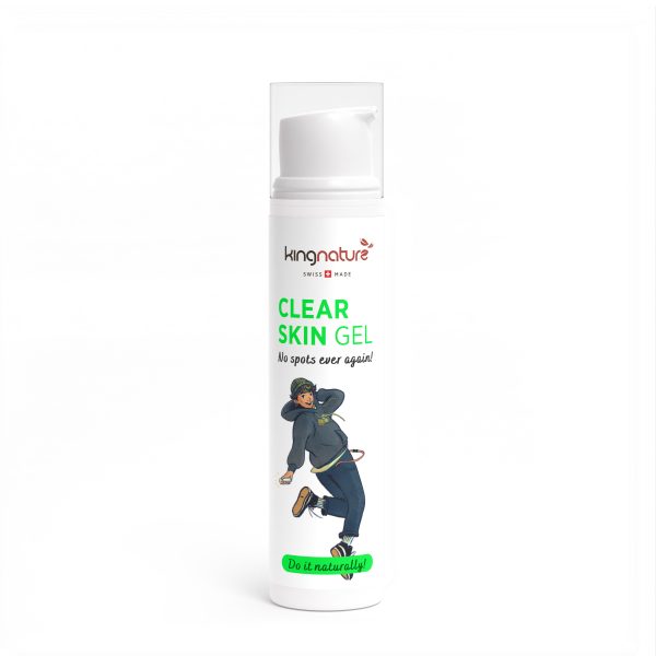 ClearSkinGel_Bottle_Front_WhiteBG Eine weiße Flasche kingnature Clear Skin Gel mit Pumpverschluss, auf der eine springende Comicfigur abgebildet ist und auf dem Etikett der Satz „Do it naturally!“ für klare, strahlende Haut steht.