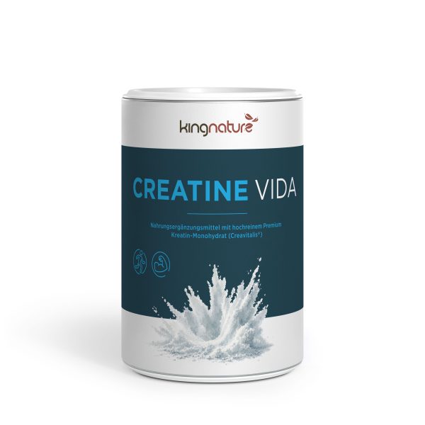 Ein weißer Behälter von Creatine Vida ist mit einem blauen Etikett versehen, das mit einer Grafik, die einen Pulverspritzer darstellt, sowie Symbolen für Muskeln und Energie verziert ist. Der Text hebt dieses hochwertige Kreatin-Monohydrat-Präparat hervor und unterstreicht die überragende Qualität und Wirksamkeit von Creatine Vida.