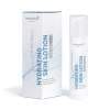 Neben der Schachtel steht eine weiß-blaue Flasche „Hydrating Skin Lotion“, die Reparatur, natürliche Kraft und Schutz betont – von kingnature – perfekt für die natürliche Pflege trockener Haut.