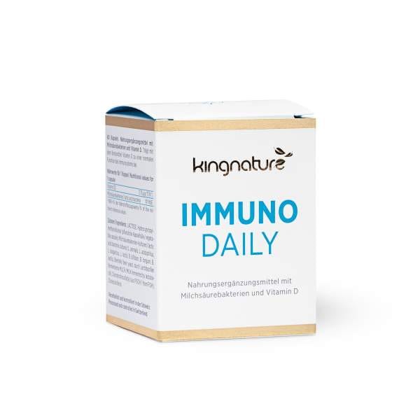 Eine Schachtel des Nahrungsergänzungsmittels Kingnature Immuno Daily mit deutschem Text, auf dem der Produktname in fetten blauen Buchstaben und Einzelheiten zu Milchsäurebakterien, Vitamin D und Immununterstützung zu sehen sind.