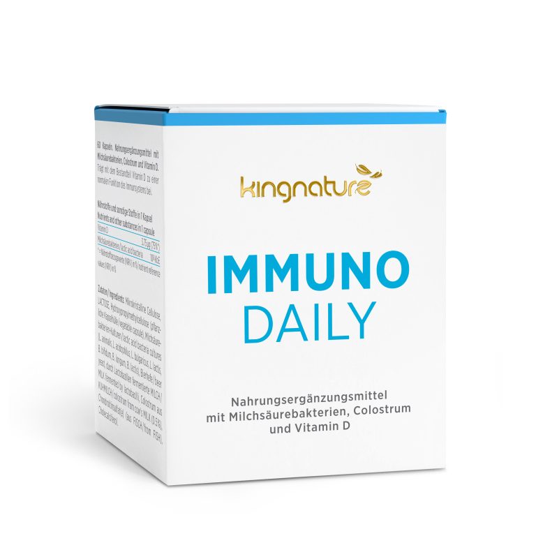Immuno Daily: Eine weiß-blaue Box mit deutscher Aufschrift, die Milchsäurebakterien, Kolostrum und Vitamin D als Nahrungsergänzungsmittel enthält. Jetzt Immuno Daily für Ihre tägliche Unterstützung kaufen!.