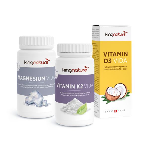 Entdecken Sie Knochenpaket Basic: drei Nahrungsergänzungsmittel von Kingnature – Magnesium Vida (weiße Flasche), Vitamin K2 Vida (Flasche mit Blattgrafik) und Vitamin D3 Vida (Box mit Kokosnussbild).