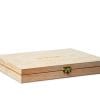 Der Muster - kingnature-Testsatz ist eine geschlossene, rechteckige Holzbox mit goldfarbenem Verschluss und glatter, heller Holzoberfläche, ideal zur Aufbewahrung von Gegenständen oder Geschenken. Er ist als Test-Set gekennzeichnet und auf weißem Hintergrund abgebildet.