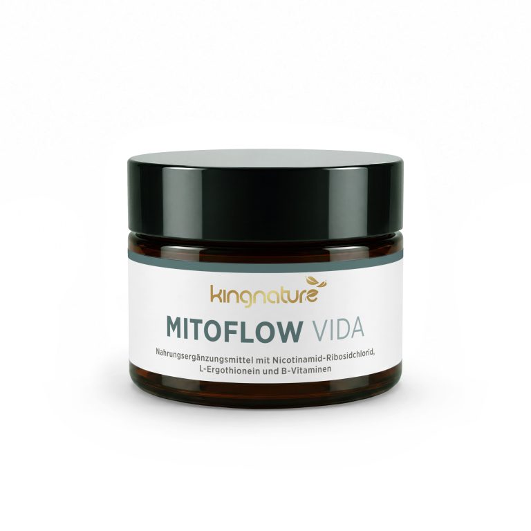 Ein dunkles Glasgefäß mit schwarzem Deckel, beschriftet mit „kingnature MITOFLOW VIDA“, das auf Deutsch als Nahrungsergänzungsmittel mit Nicotinamid-Ribosid-Chlorid, L-Ergothionein und B-Vitaminen beschrieben wird.
