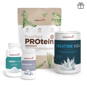 Das „Muskelpaket Professional“-Sortiment umfasst vier kingnature-Nahrungsergänzungsmittel – „Pure Plant Protein“-Pulver, „Creatine Vida“, „Amino Vida“ und „Magnesium Vida“ in Flaschen –, die speziell zur Unterstützung eines optimalen Muskelaufbaus entwickelt wurden. Die Verpackungen sind in einer Kombination aus Grün, Weiß und Blau gehalten und zeigen auf ausgewählten Etiketten Grafiken mit Erbsen sowie Spritzmuster.