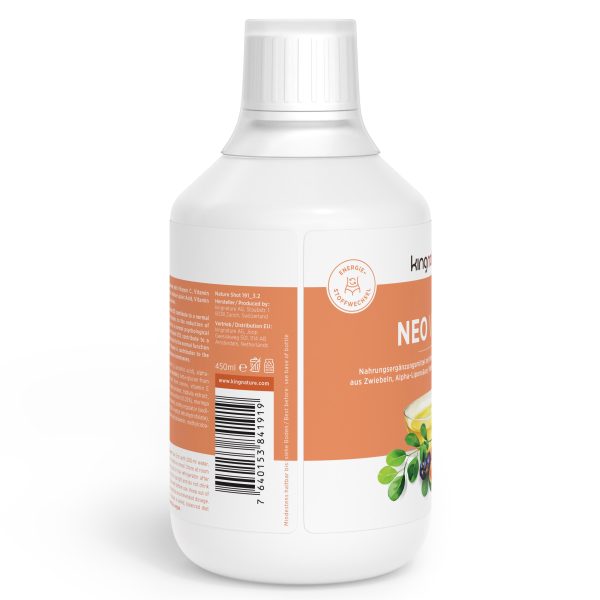 Eine weiße Plastikflasche mit weißem Verschluss und orangefarbenem Etikett mit der Aufschrift „NEO“ und einem Siegel mit deutschem Text. Das Etikett enthält außerdem Abbildungen von Gemüse, einen Barcode und ein Nahrungsergänzungsmittel-Logo.
