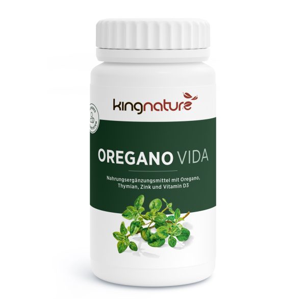 Eine weiße Flasche mit der Aufschrift Oregano Vida und Oregano-Blättern auf dem Etikett. Das Ergänzungsmittel enthält Oregano, Thymian, Zink und Vitamin D3. Jetzt Oregano Vida kaufen und wertvolle Inhaltsstoffe genießen!.