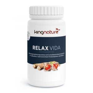 Eine weiße Flasche mit der Aufschrift „Relax Vida®“ von kingnature ist mit Abbildungen von Beeren und Wurzeln verziert und enthält ein Nahrungsergänzungsmittel mit Schlafbeerenwurzelpulver, L-Tryptophan, hydrolysiertem Proteinpulver und Biotin.