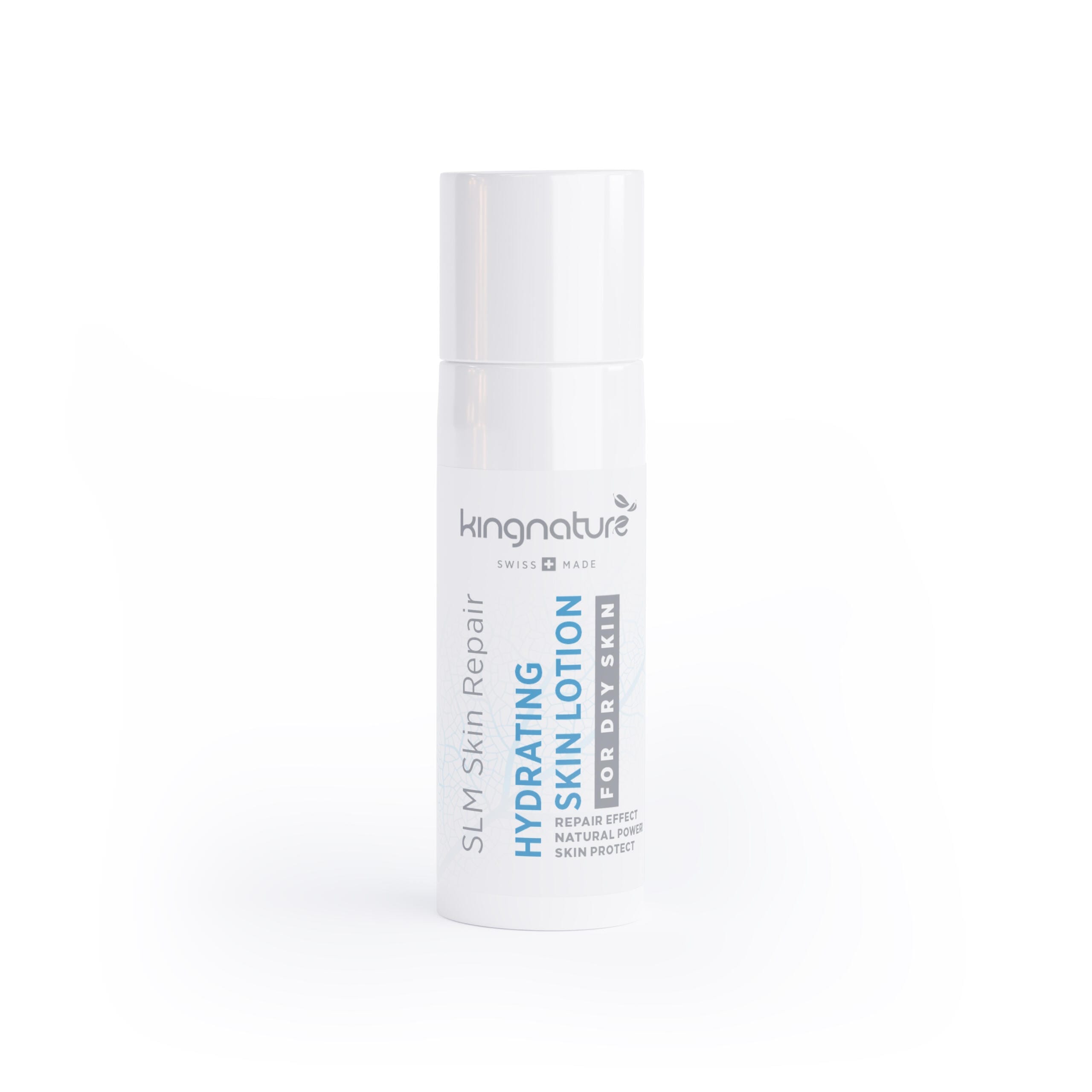 Eine weiße Flasche Muster Hydrating Skin Lotion für trockene Haut mit blauem und grauem Text und einem Pumpspender steht aufrecht vor einem schlichten weißen Hintergrund.