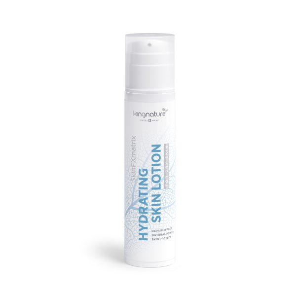 Eine weiße Flasche Hydrating Skin Lotion mit Pumpspender, blauen und grauen Etikettenakzenten – ideal für die natürliche Pflege trockener Haut.