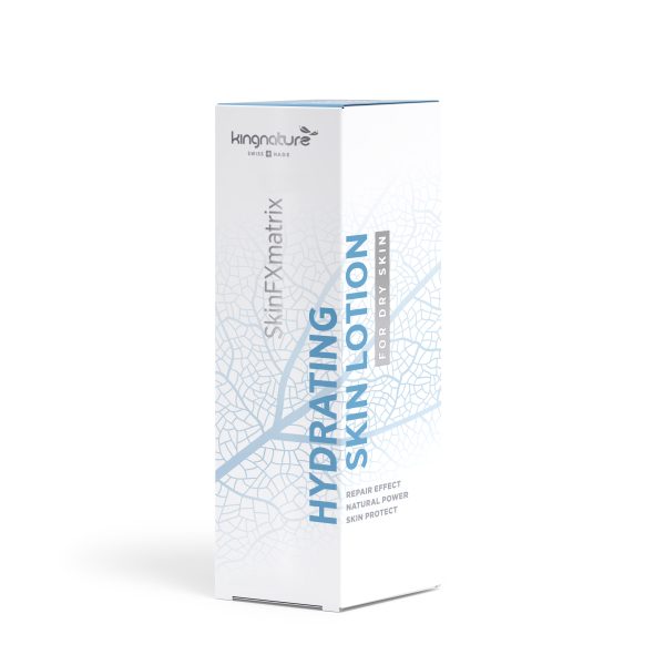 Eine rechteckige weiß-blaue Schachtel mit feuchtigkeitsspendender Hautlotion von kingnature für trockene Haut, mit Blattadernmustern und Text über natürliche Pflege, Reparatur und Hautschutz.