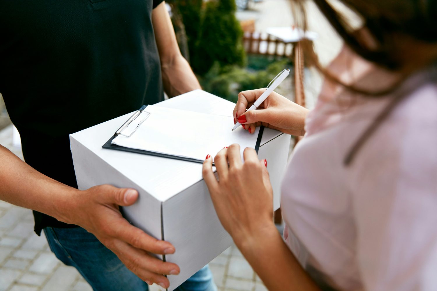 Paket gegen Unterschrift