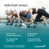 kingnature_amino-vida_produktbild-4 Drei Personen trainieren in einem Fitnessstudio mit Hanteln. Im Vordergrund stehen Flaschen mit „Kingnature Amino Vida“-Nahrungsergänzungsmitteln. Der Text hebt die Vorteile für den Sport, spezielle Ernährungsweisen, eine vegetarische Lebensweise und die Zufuhr von essentiellen Aminosäuren (EAA) hervor.