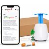 Ein Smartphone, das zeigt, wie man den Bleigehalt misst, liegt neben dem TAP-Blutanalyse Blei-Check-Kit: ein weiß-blauer Handpumpen-Wasserfilter, eine Pappschachtel, ein grünes Ventil und eine kleine orangefarbene Probenflasche.