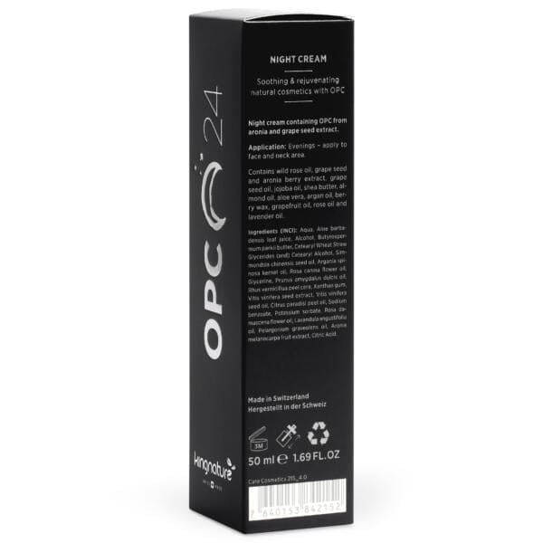 Die schwarze, rechteckige Packung der OPC 24 Nachtcreme enthält einen weißen Text mit Anwendungshinweisen, Inhaltsstoffen und weiteren Informationen. Diese 50 ml (1,69 fl oz) große Nachtcreme wird in der Schweiz hergestellt und ist ideal für Ihre nächtliche Hautpflege.