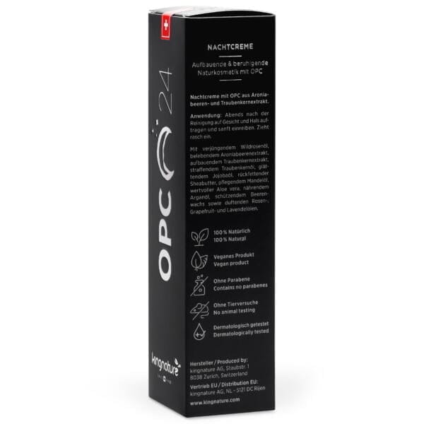 Auf einer rechteckigen schwarzen Schachtel mit der Aufschrift „OPC 24 Nachtcreme“ sind deutsche Produktdetails zu sehen, die auf natürliche Inhaltsstoffe, vegane Formel und dermatologische Tests hinweisen. Oben befindet sich eine Schweizer Flagge. Jetzt OPC 24 Nachtcreme kaufen.